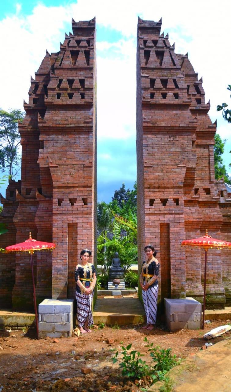 Puri Kahuripan เกอดีรี ภายนอก รูปภาพ